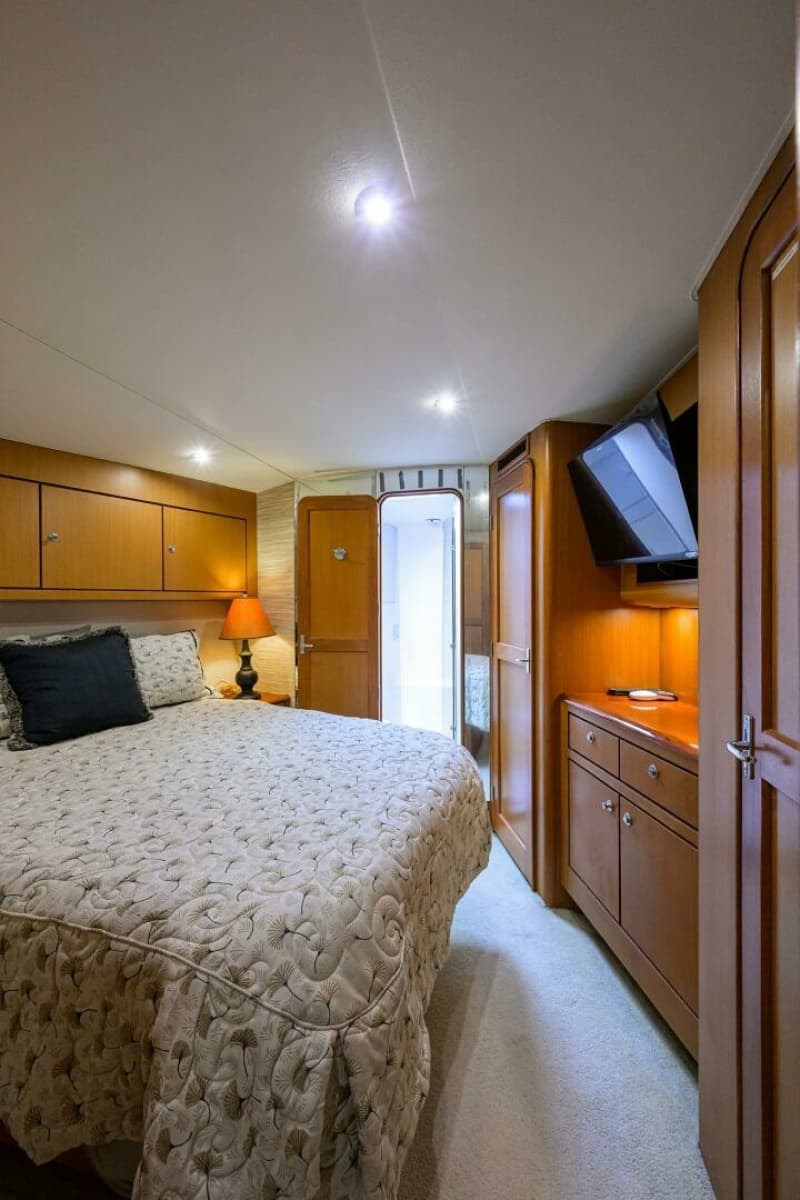 2001 Ocean Yachts 56 Super Sport - Photo 32