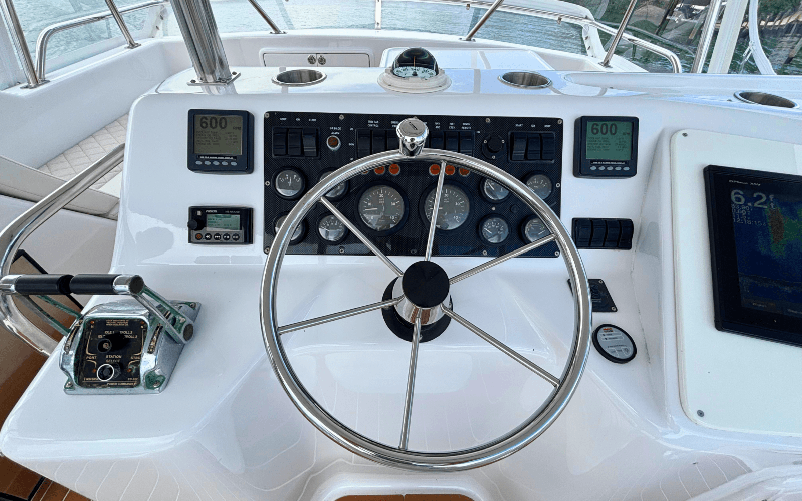 2001 Riviera 43  Convertible - Photo 12