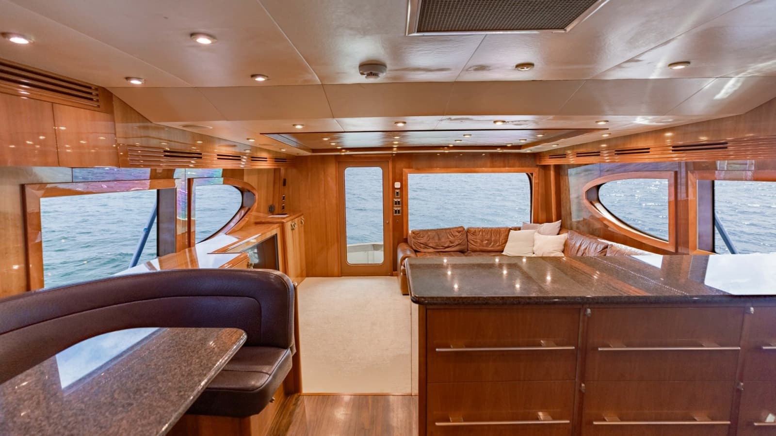 2007 Hatteras 68 Convertible - Photo 12