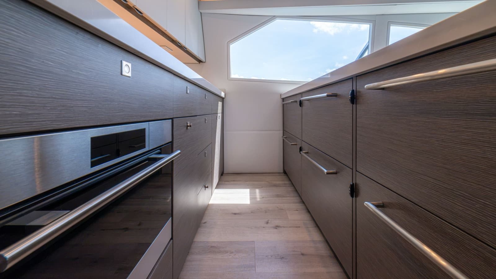 2024 Viking 64 Convertible - Photo 13