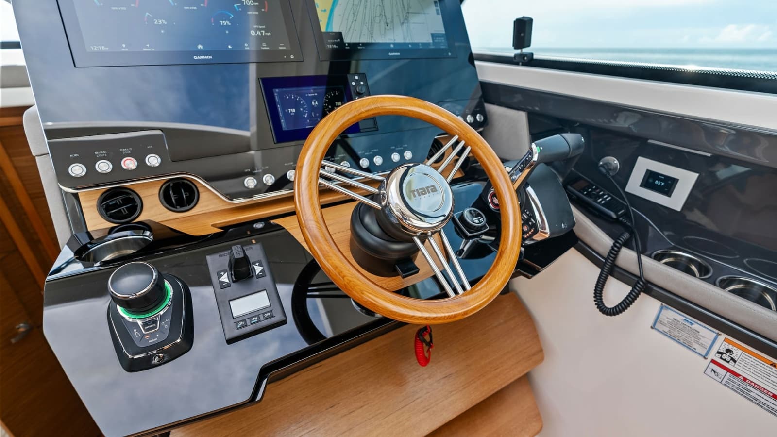 2025 Tiara Yachts 48LE - Photo 48