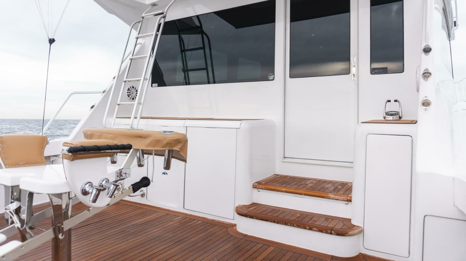 2000 Viking 55 Convertible - Photo 15