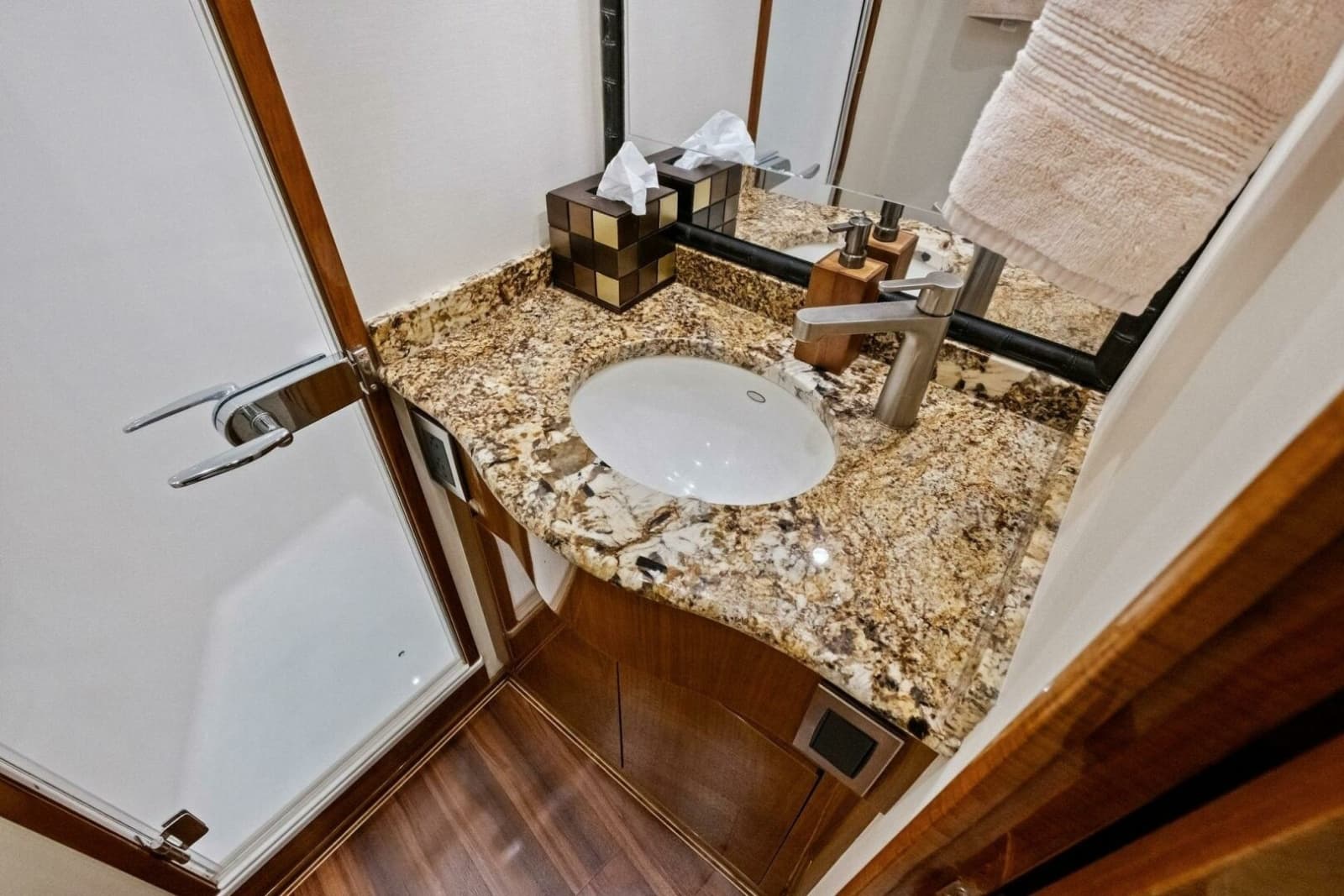 2012 Viking 82 Convertible - Photo 99