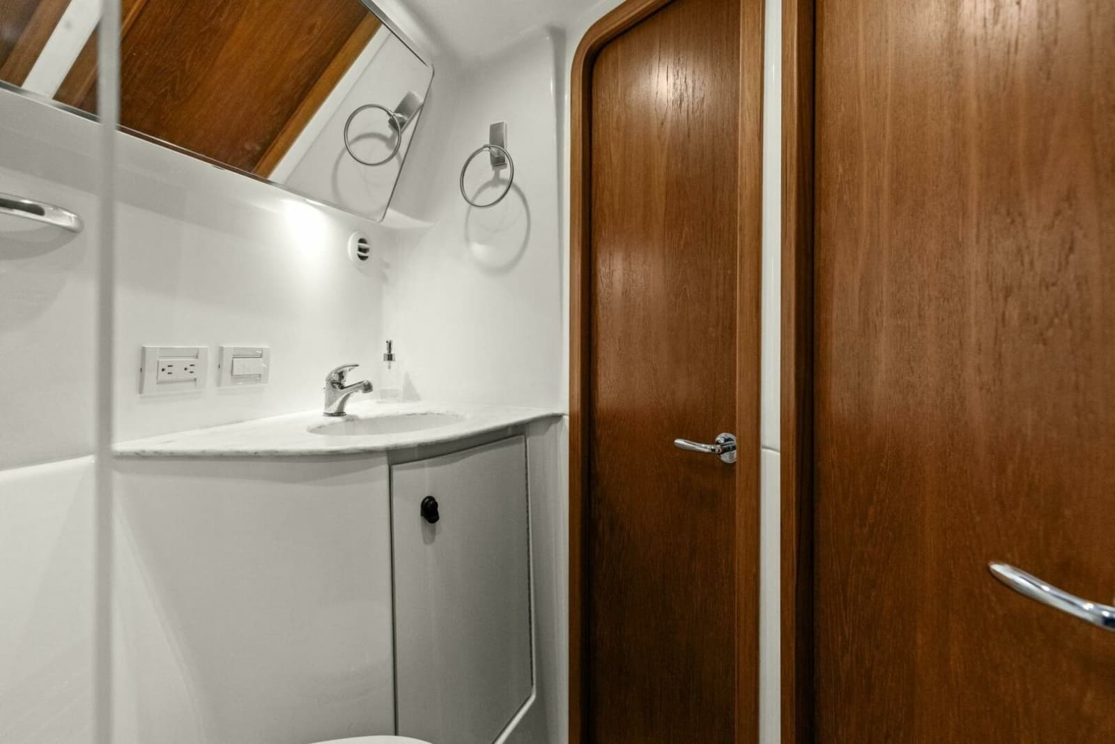 2013 Tiara Yachts 3900 Convertible - Photo 26