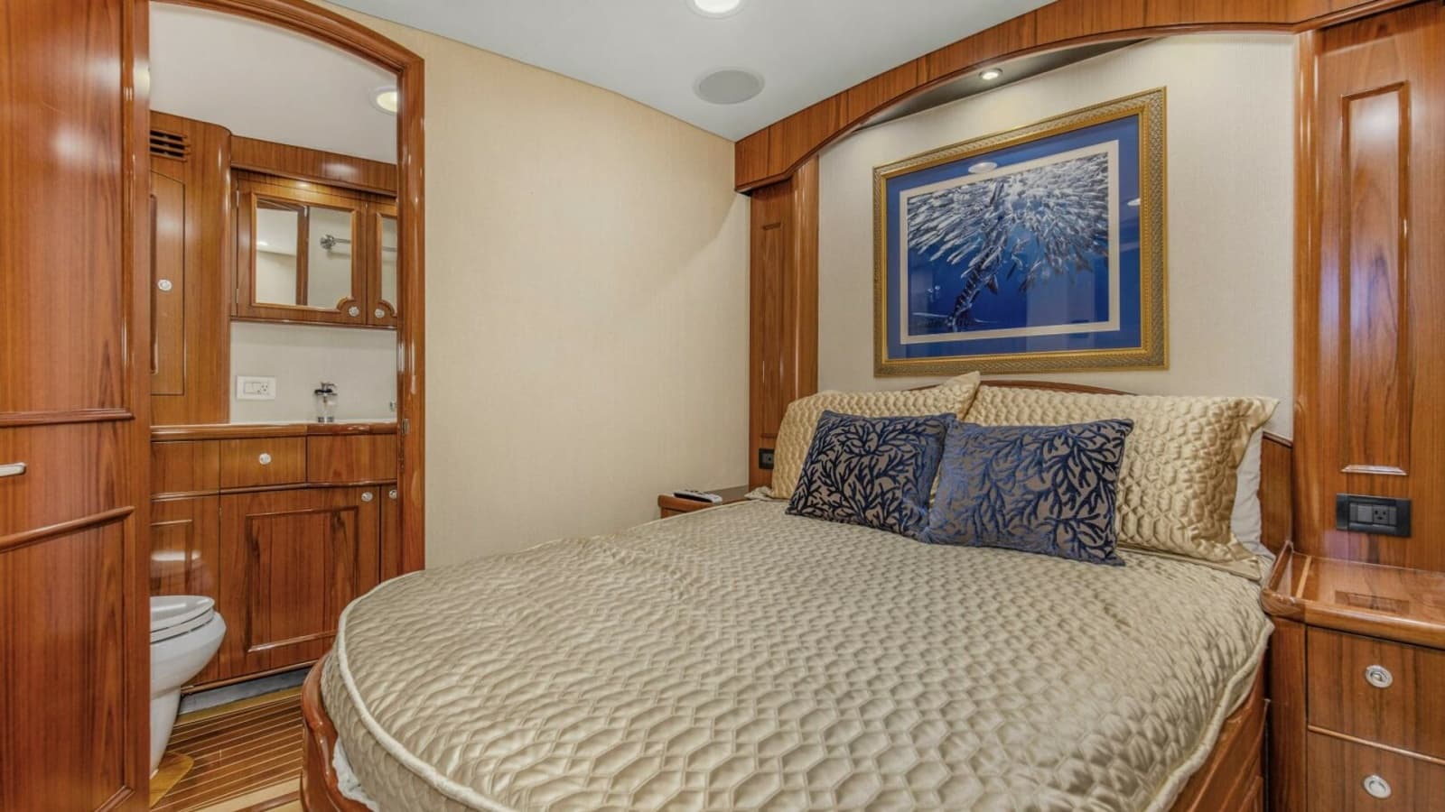 2005 Whiticar 76 Enclosed Bridge - Photo 26