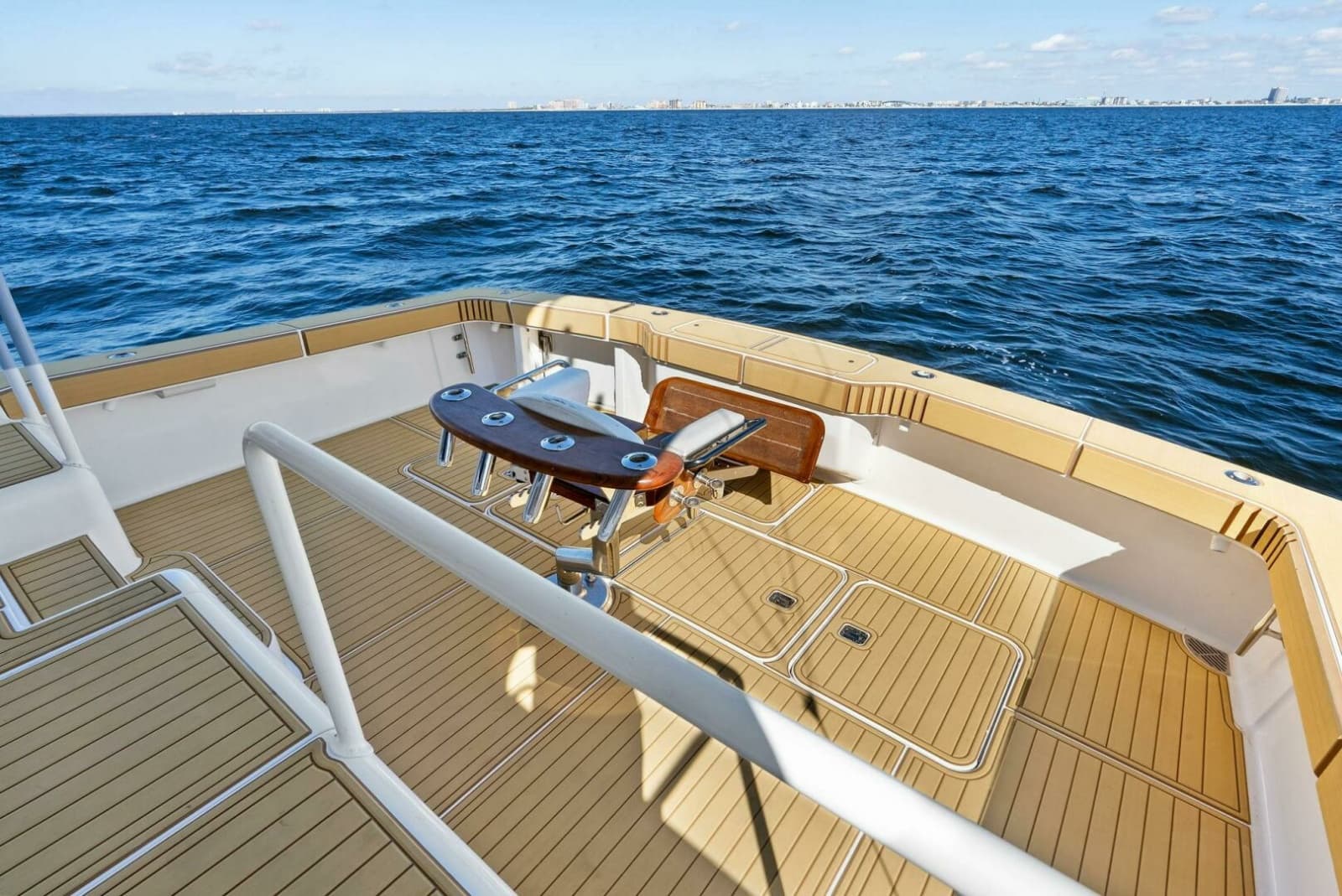 2002 Viking 65 Convertible - Photo 9