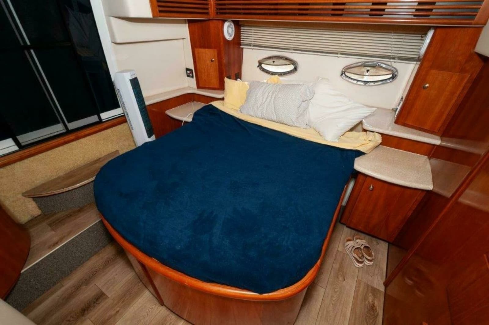 2002 Carver 444 Cockpit Motor Yacht - Photo 4