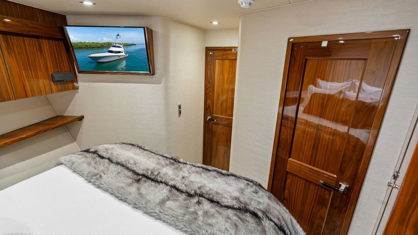 2016 Viking 80 Enclosed Bridge - Photo 49