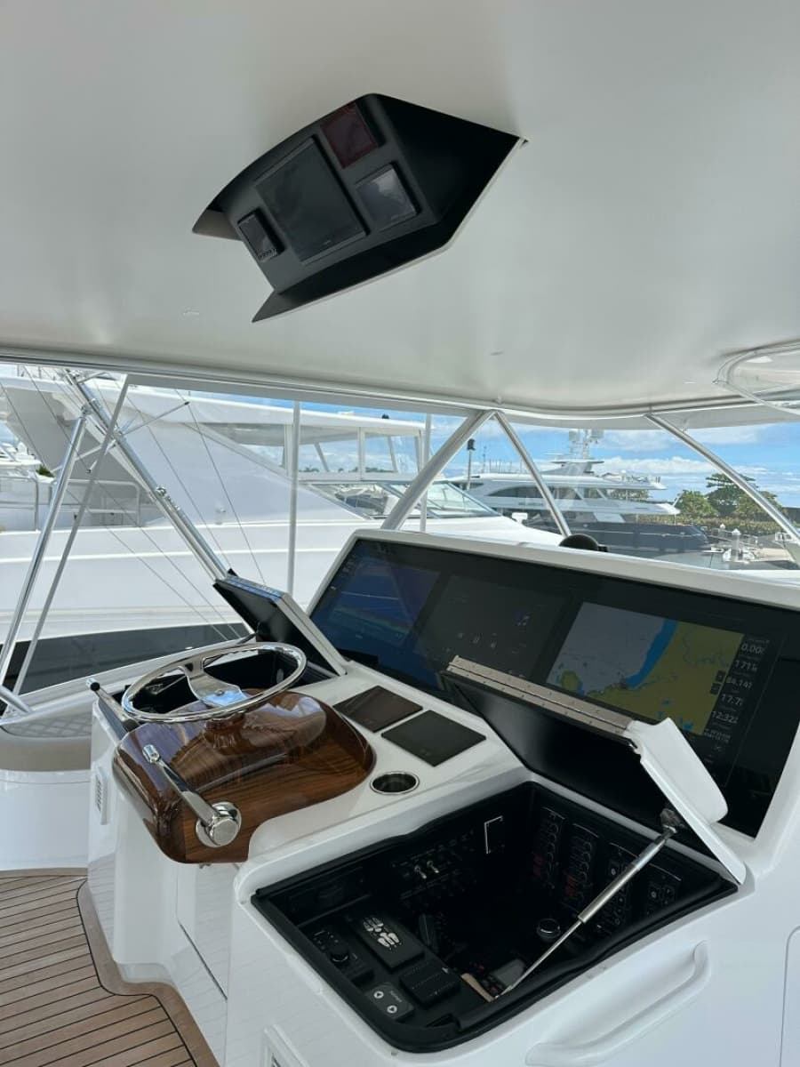2025 Viking 82 Convertible - Photo 46