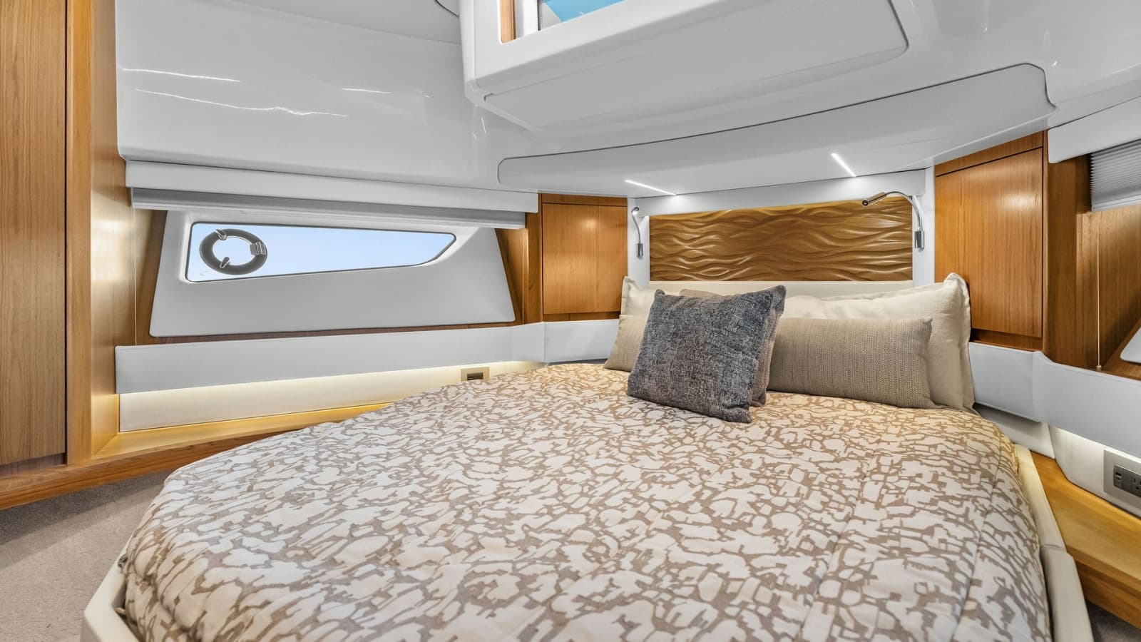 2025 Tiara Yachts EX 60 - Photo 33