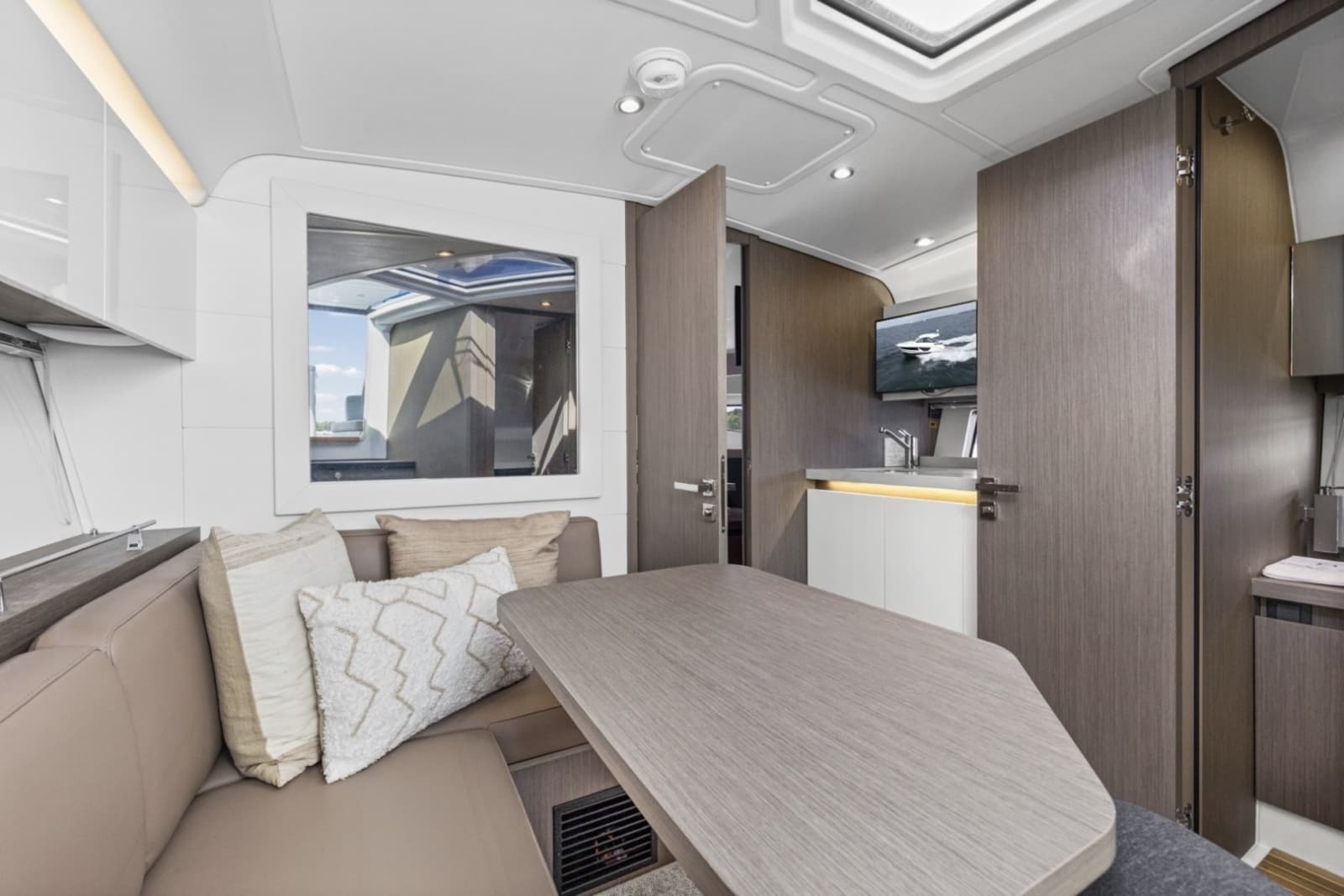 2022 Beneteau 41 Grand Turismo - Photo 6