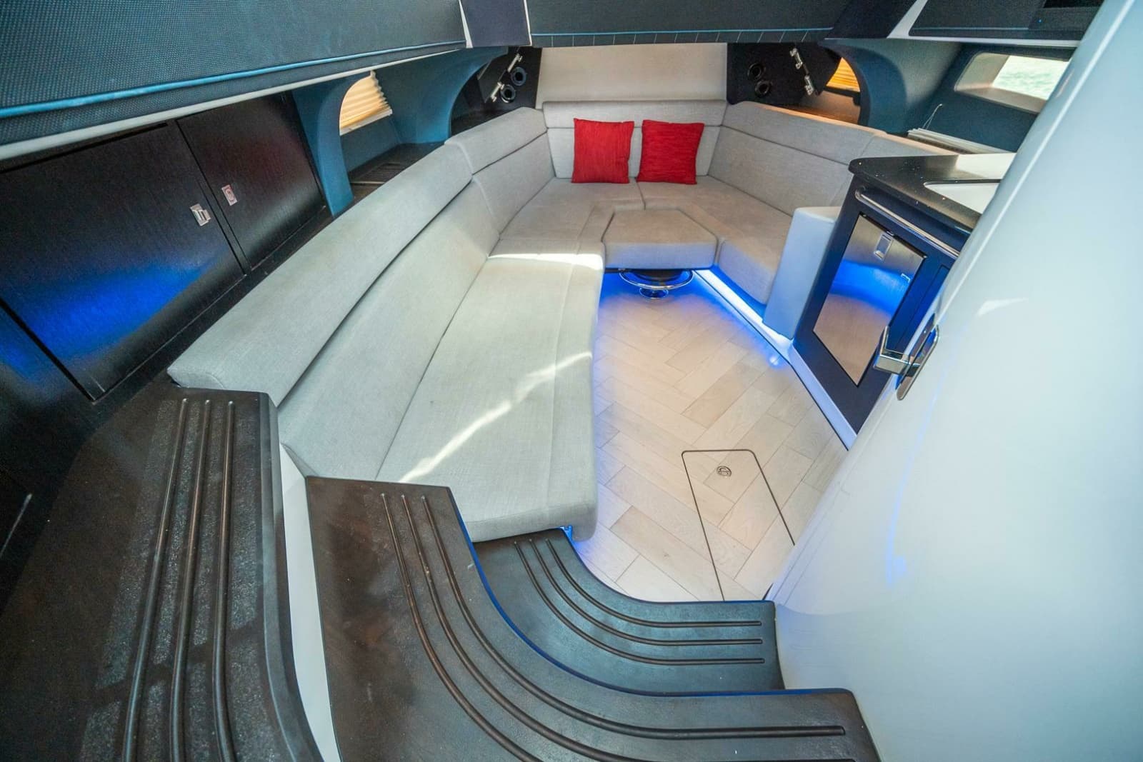 2023 Boston Whaler 420 Outrage - Photo 23