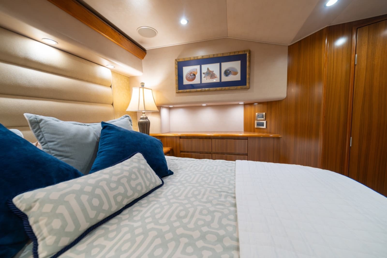 2012 Viking 60 Convertible - Photo 54