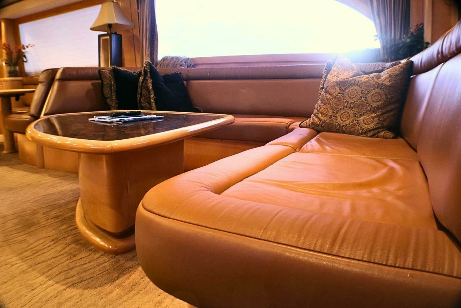 2001 Donzi 73 Sport Yacht - Photo 10