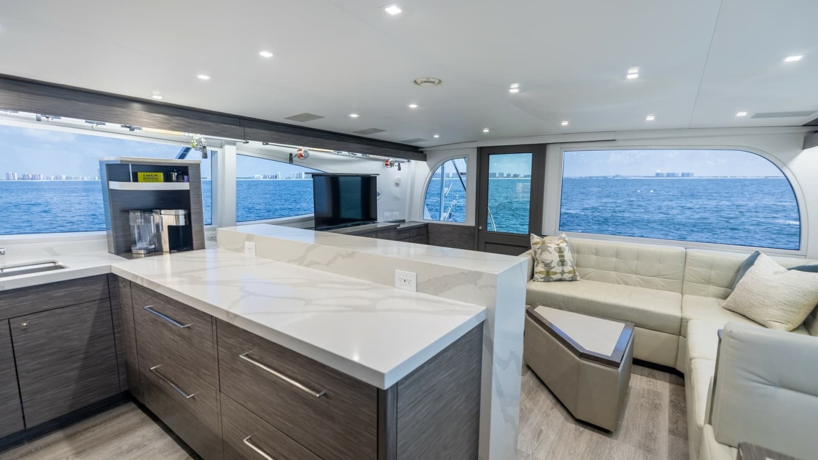 2021 Hatteras 65 GT - Photo 19
