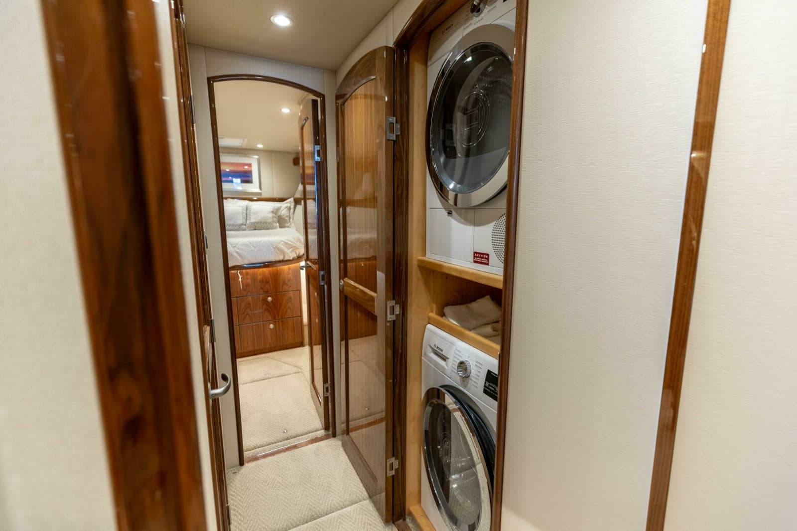 2020 Viking 62 Convertible - Photo 25