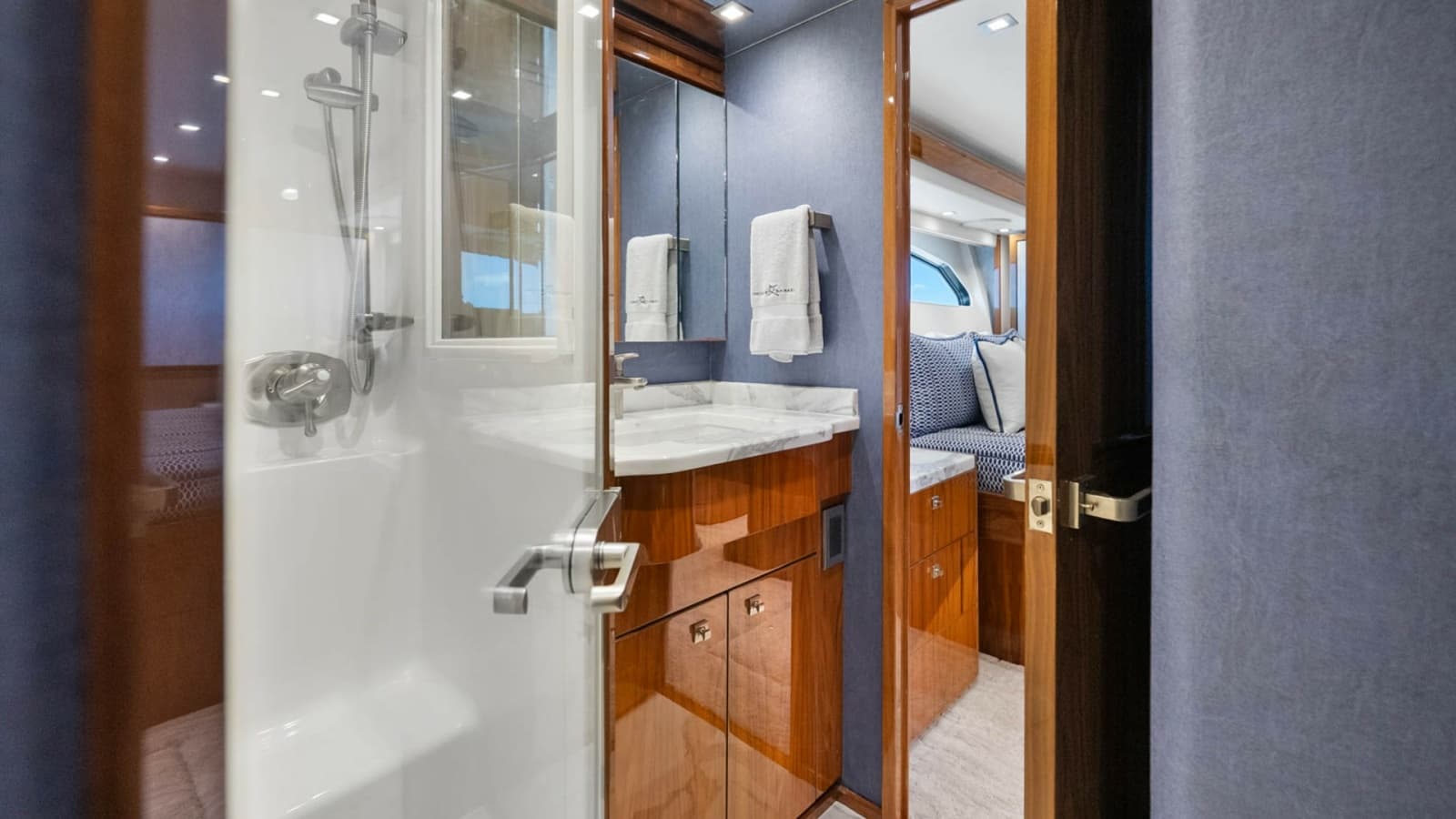 2017 Viking 92 Enclosed Bridge - Photo 35