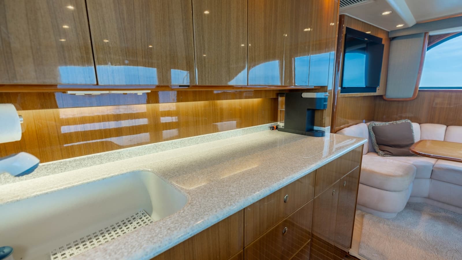 2007 Viking 45 Convertible - Photo 20