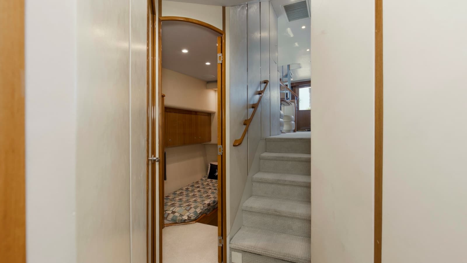 2007 Viking 64 Enclosed Bridge - Photo 15