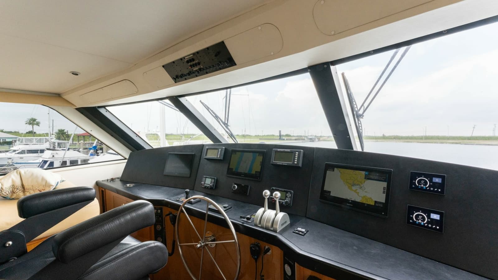 2001 Viking 65 Enclosed Bridge - Photo 28