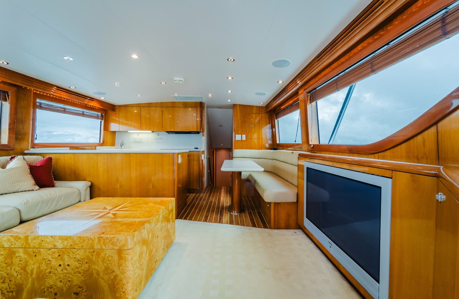 2005 Hatteras 60 Convertible - Photo 5