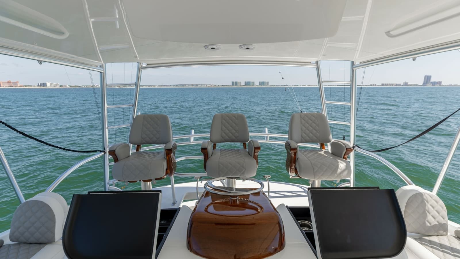 2020 Viking 62 Convertible - Photo 33