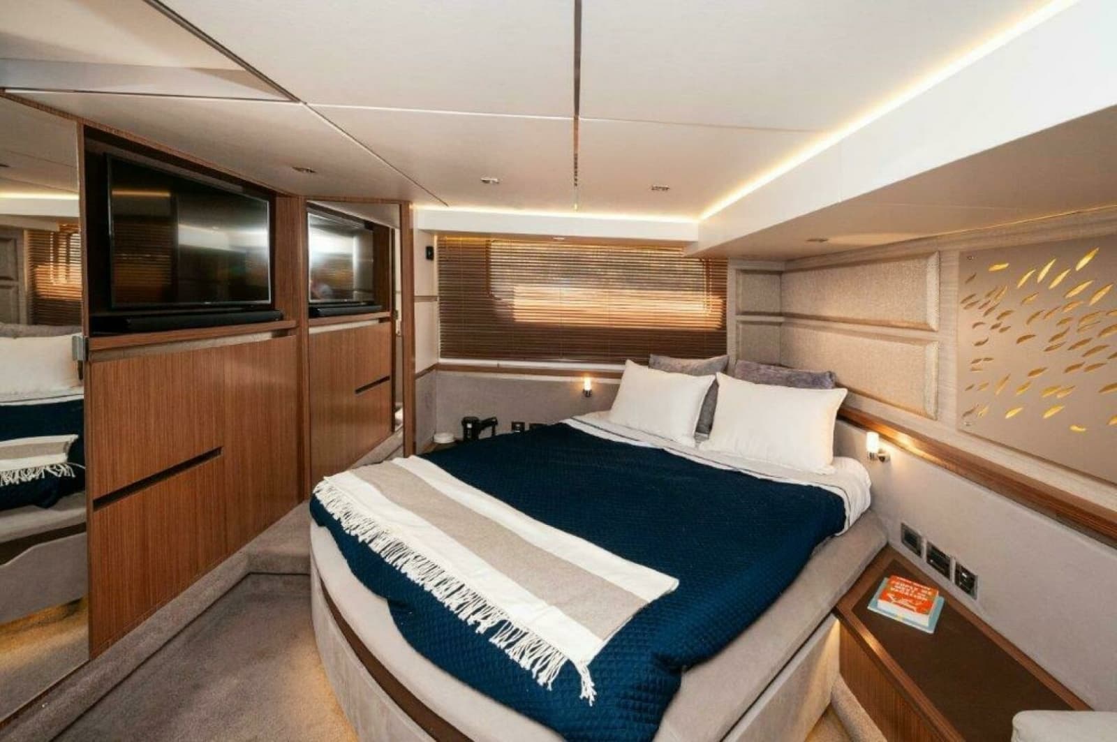 2018 Sea Ray L550 Flybridge - Photo 17