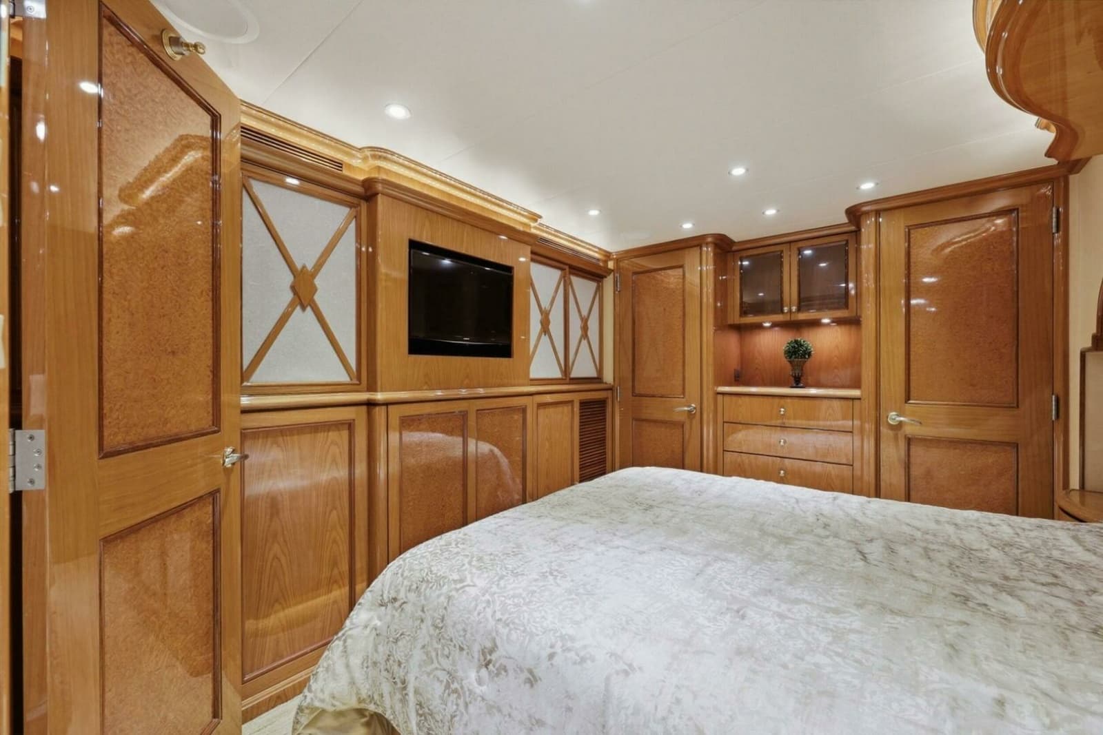 2008 Cheoy Lee 95 Motor Yacht - Photo 54