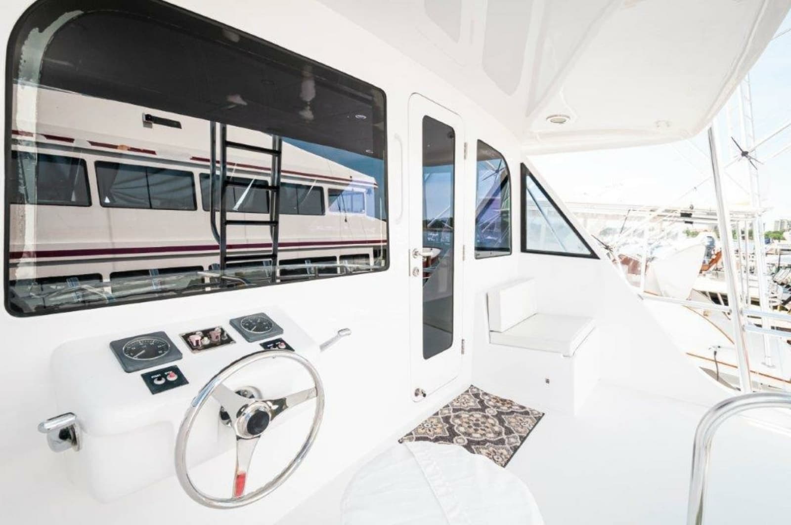 2002 Hatteras 65 Enclosed Bridge - Photo 4