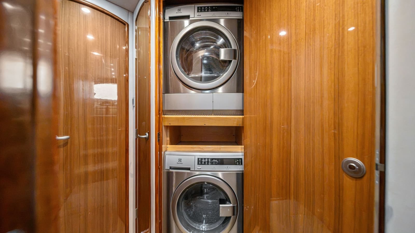 2013 Viking 55 Convertible - Photo 21