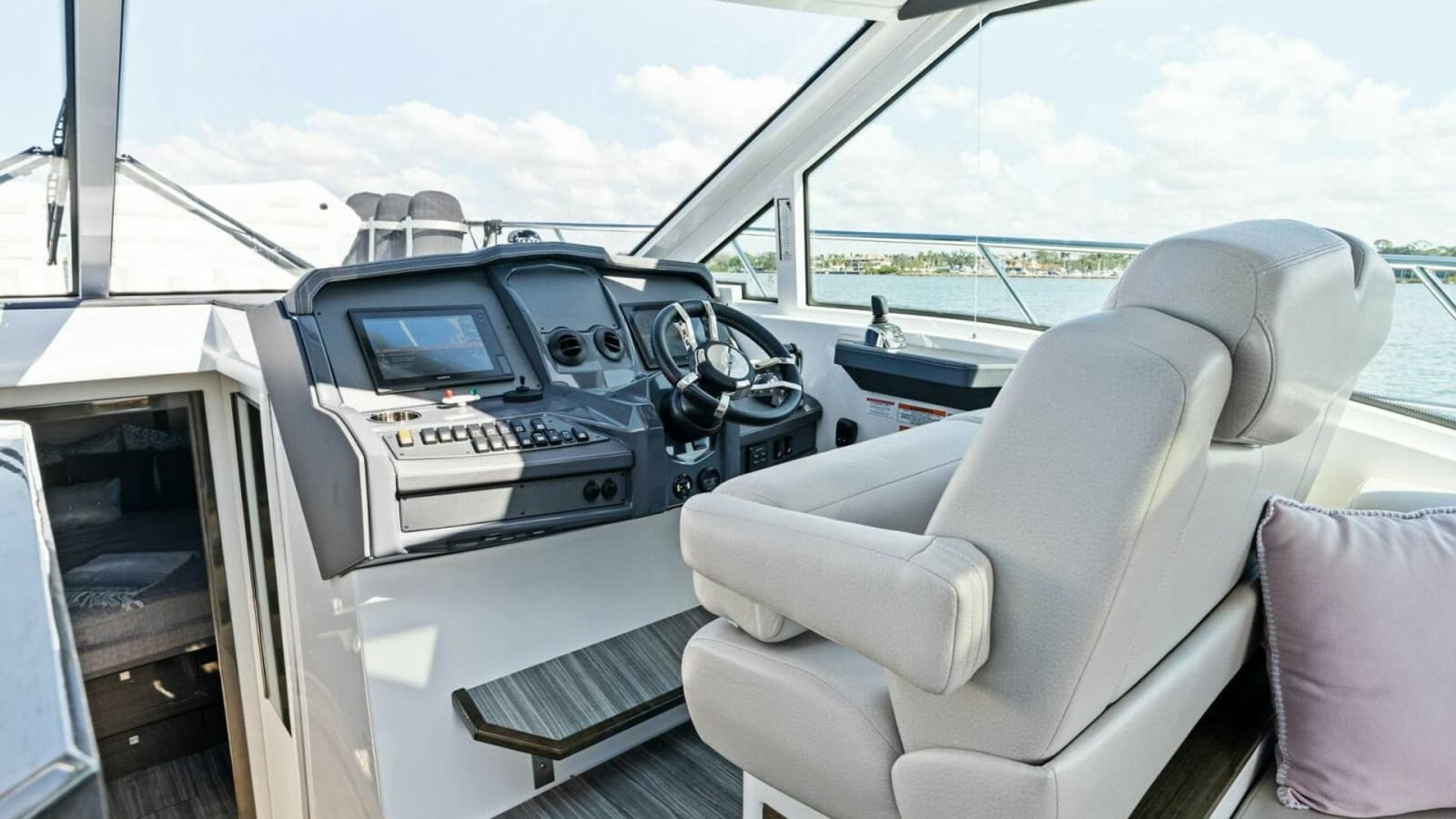 2019 Cruisers Yachts 45 Cantius - Photo 83