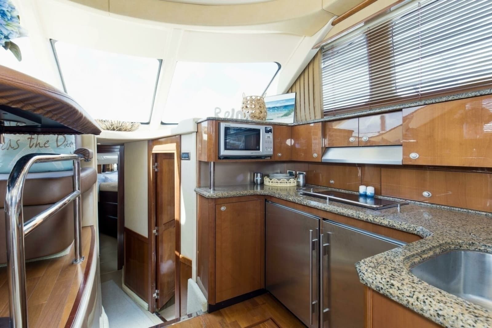 2007 Sea Ray 52 Sedan Bridge - Photo 12