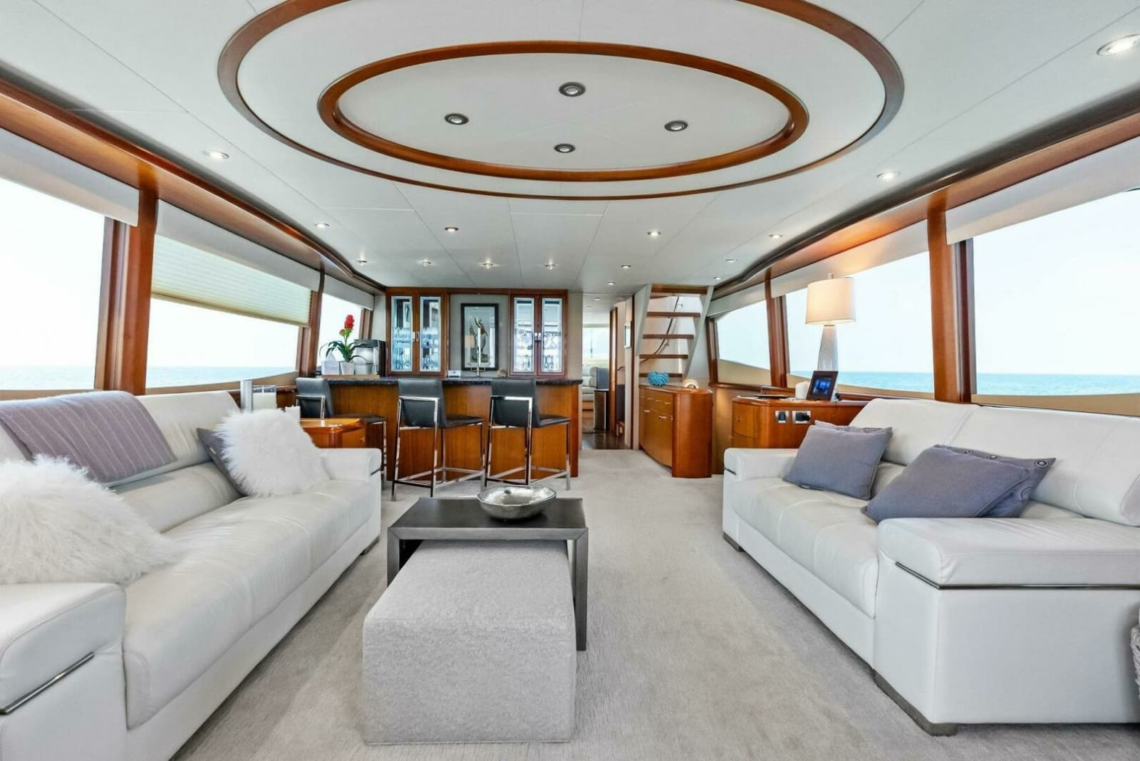 2006 Lazzara Yachts 84 Skylounge - Photo 5