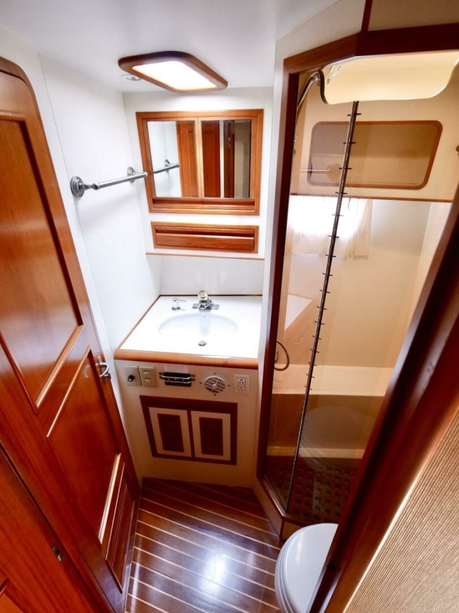 2000 Offshore Yachts 62 Pilothouse - Photo 20