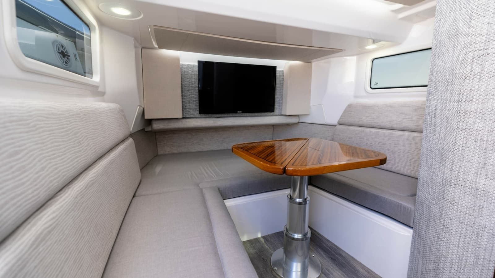 2023 Everglades 455 Center Console - Photo 4