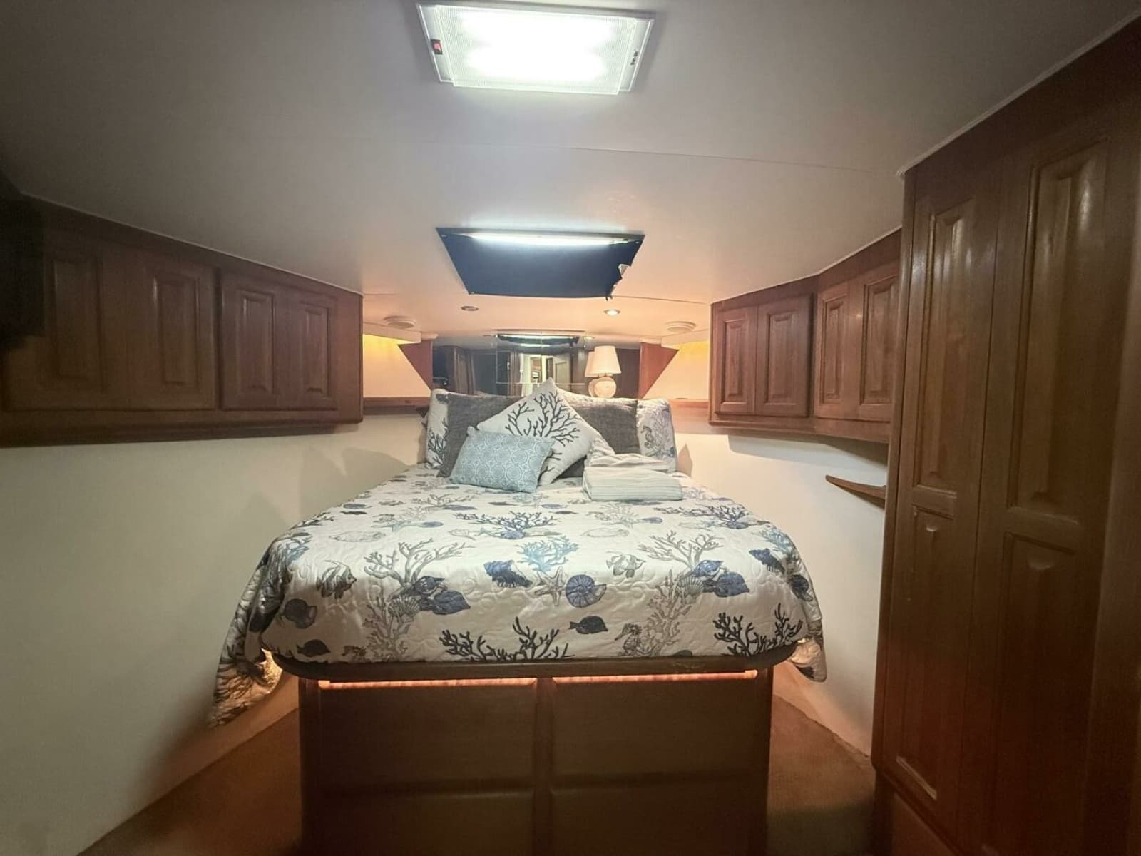 1992 Viking 50 Convertible - Photo 6