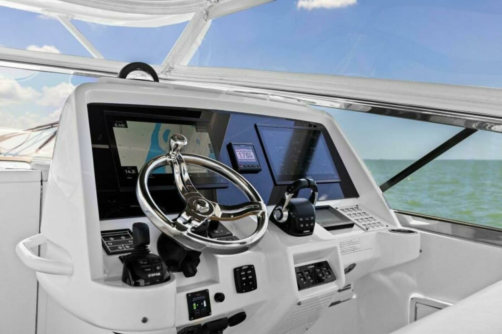 2019 Intrepid 475 Sport Yacht - Photo 2