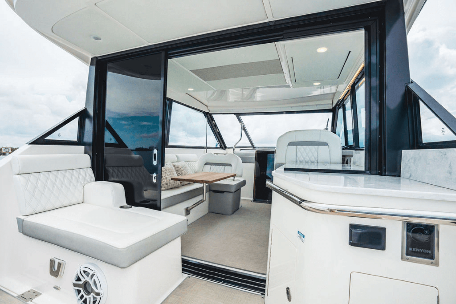 2021 Regal 36 OX - Photo 9