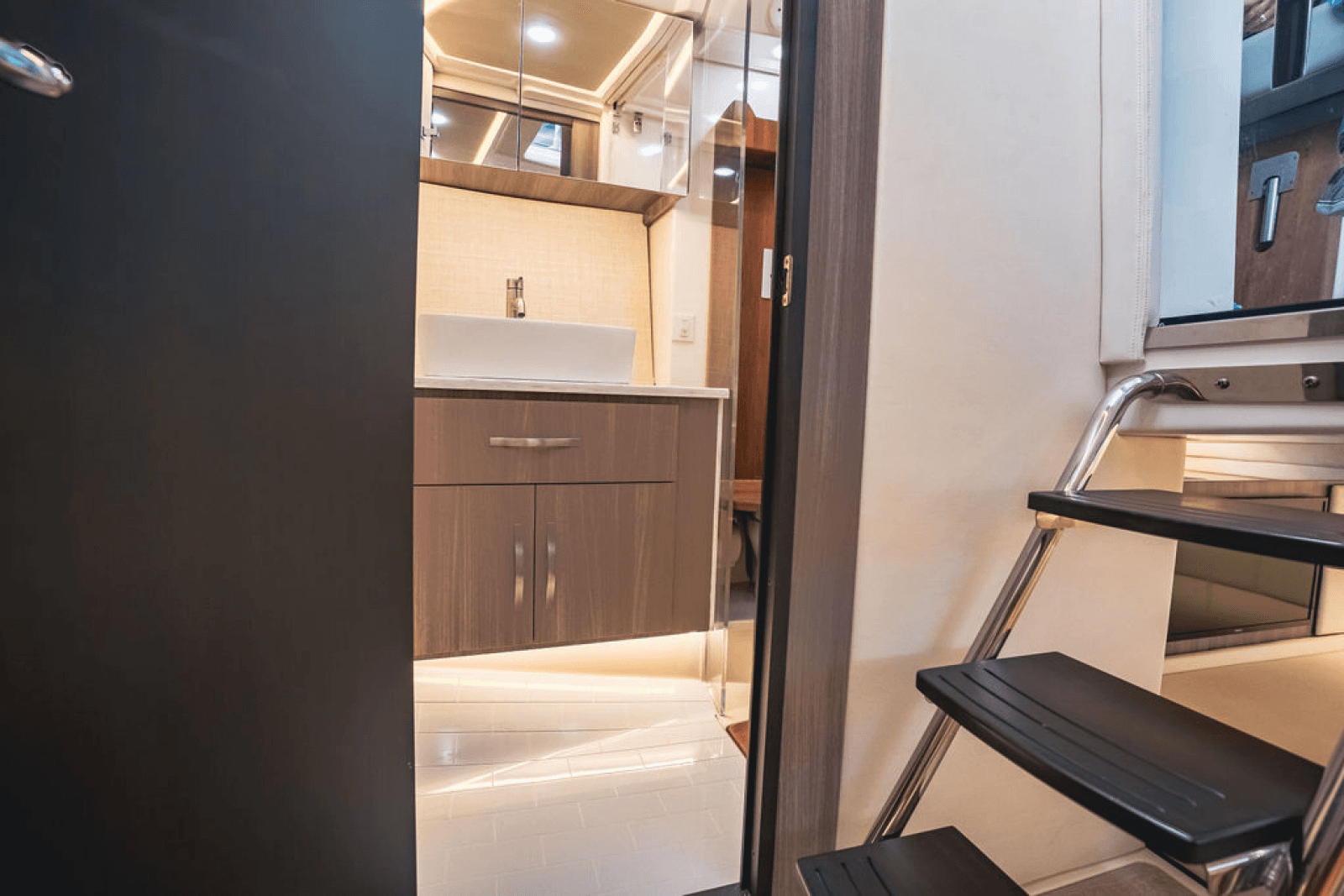 2021 Regal 36 OX - Photo 30