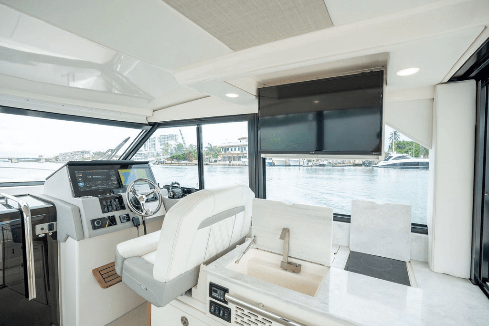 2021 Regal 36 OX - Photo 11