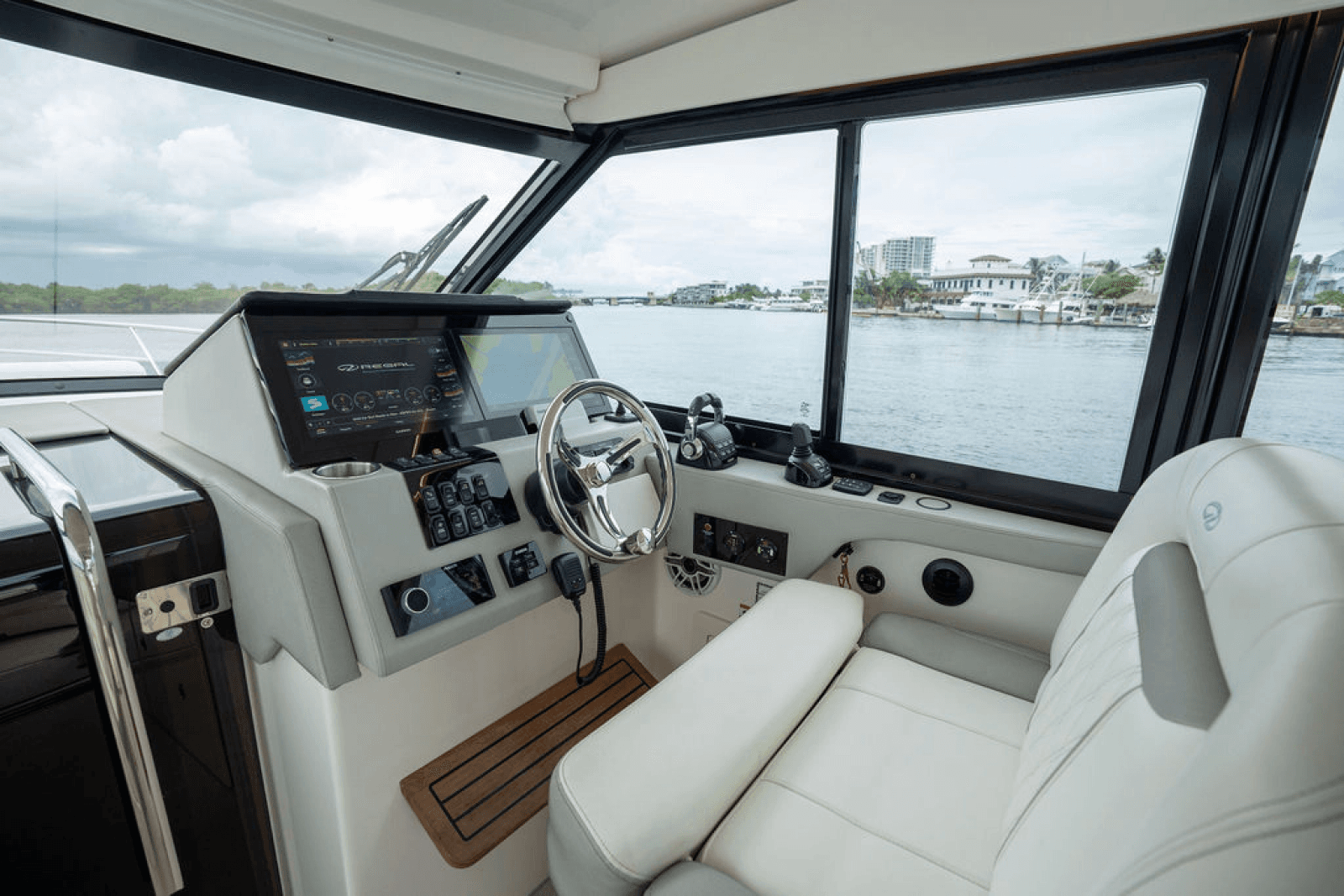 2021 Regal 36 OX - Photo 18