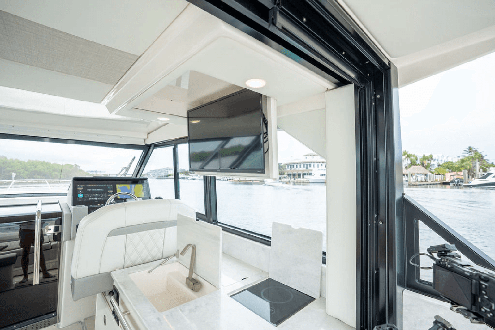 2021 Regal 36 OX - Photo 10