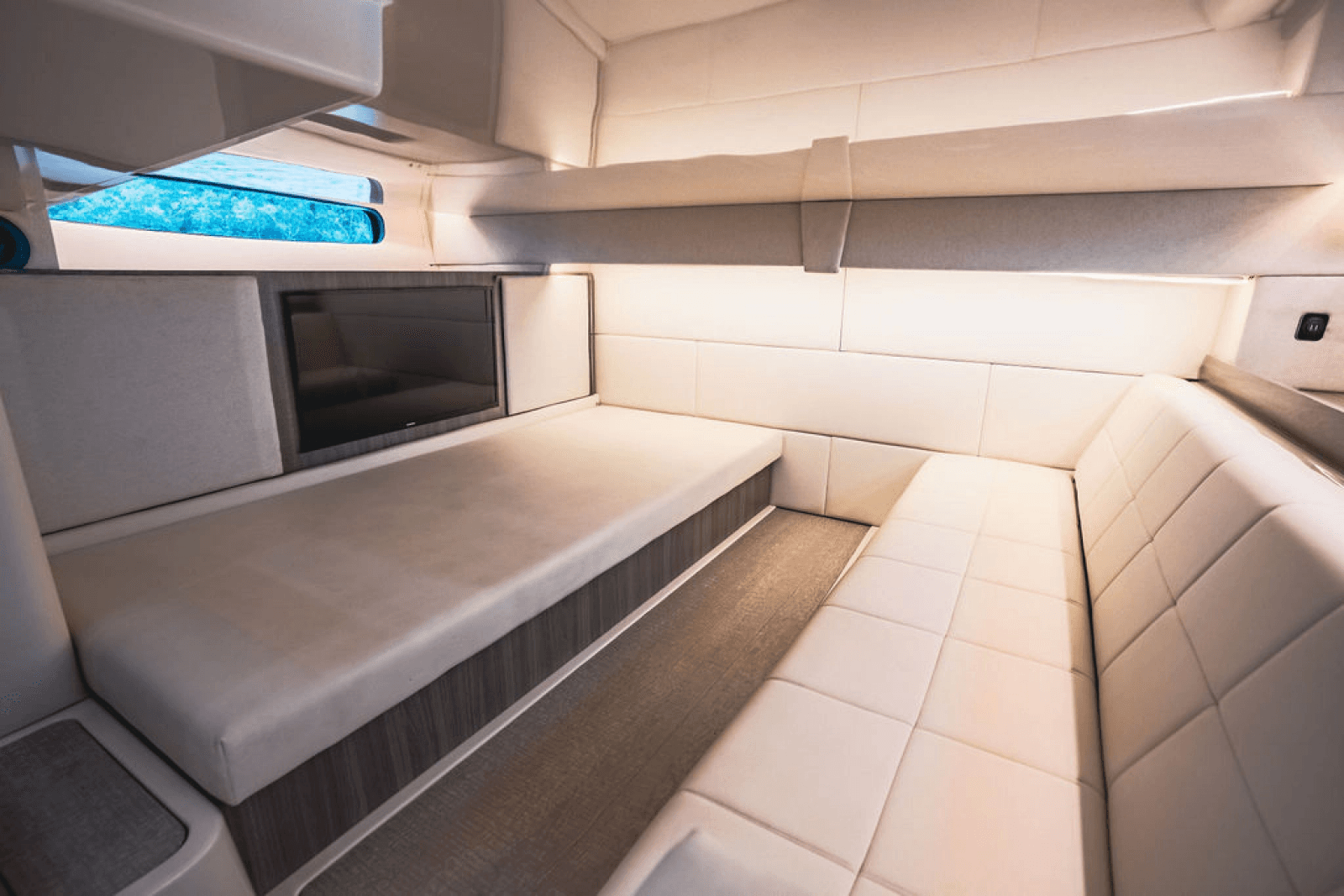 2021 Regal 36 OX - Photo 28