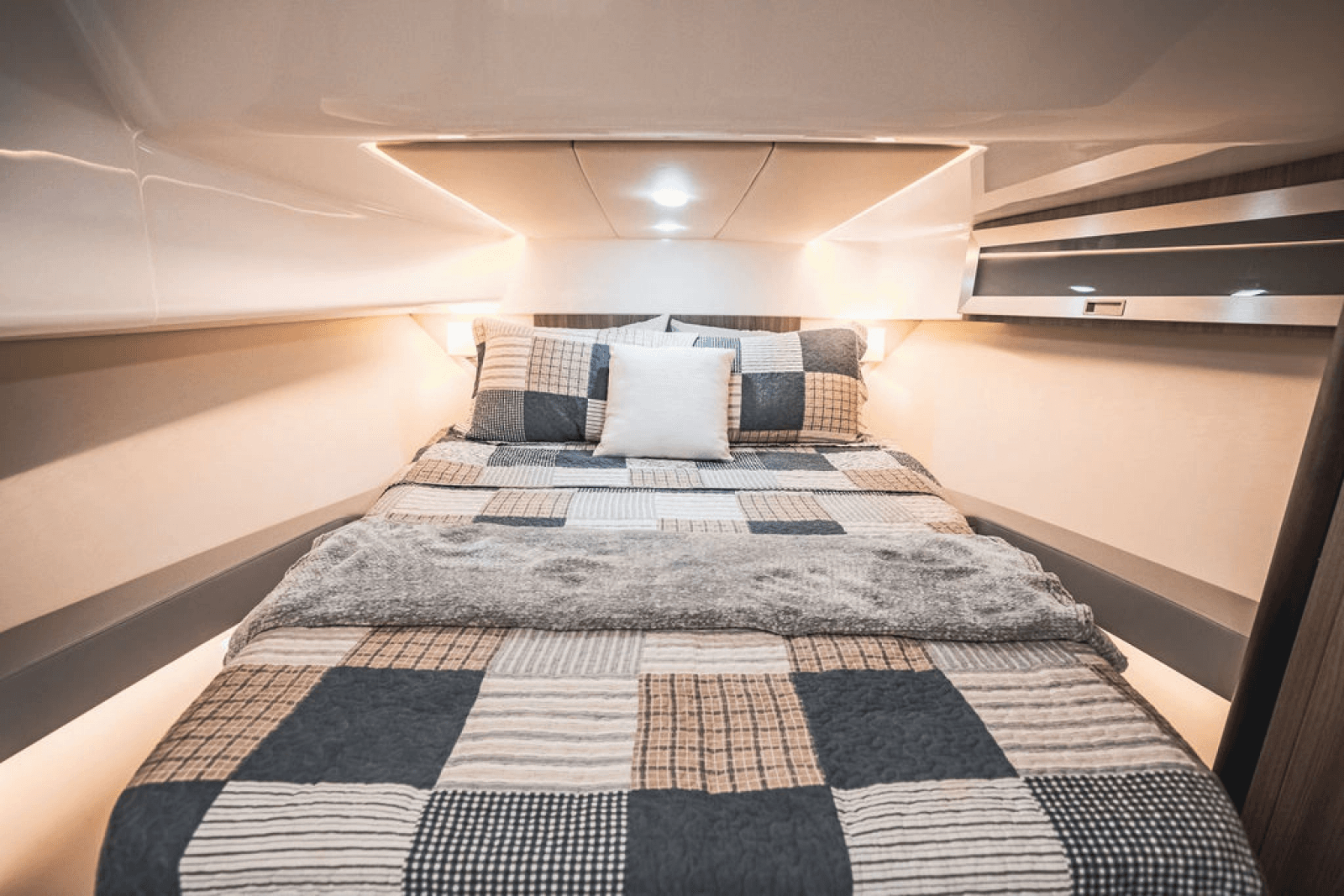 2021 Regal 36 OX - Photo 24