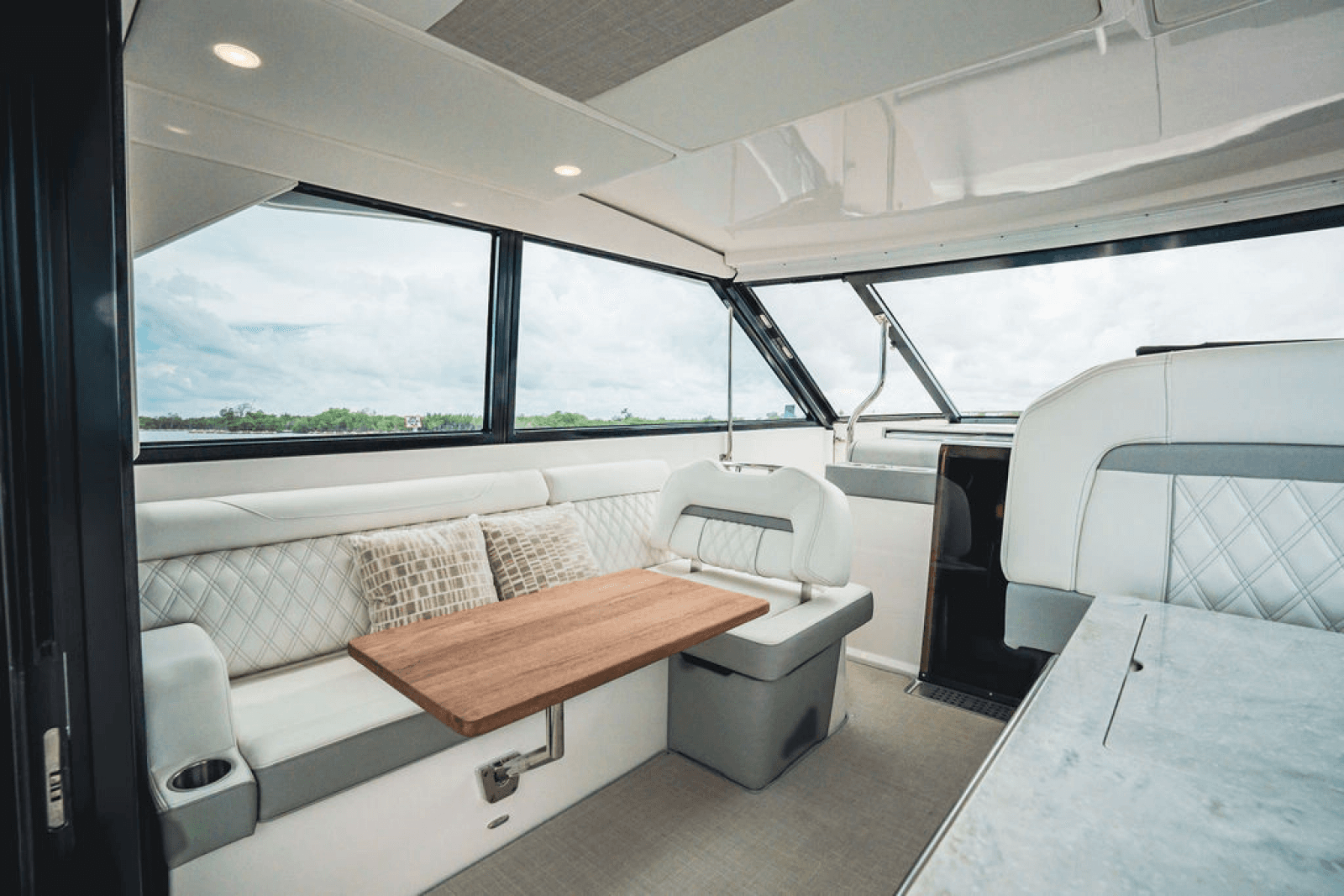 2021 Regal 36 OX - Photo 15