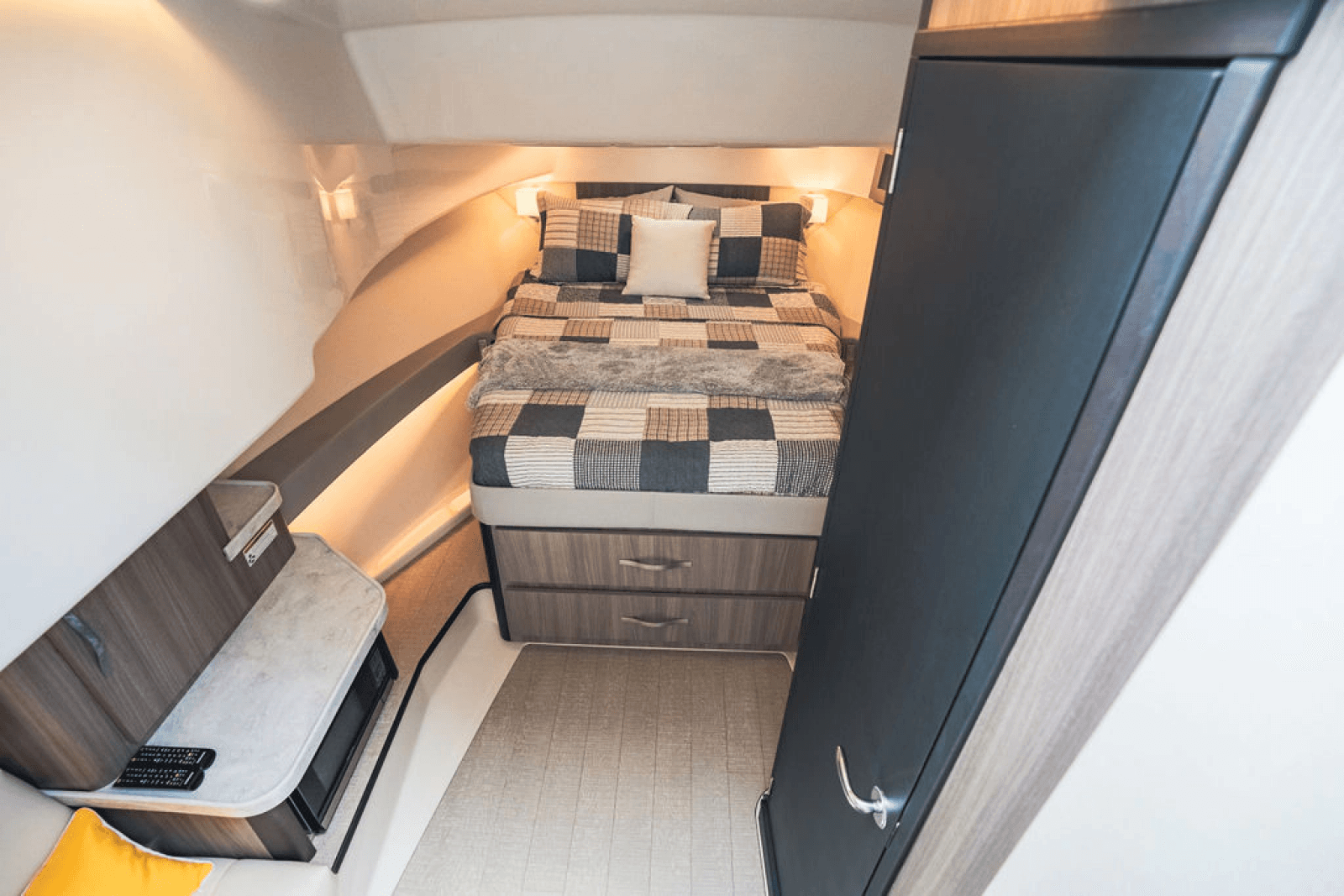 2021 Regal 36 OX - Photo 23