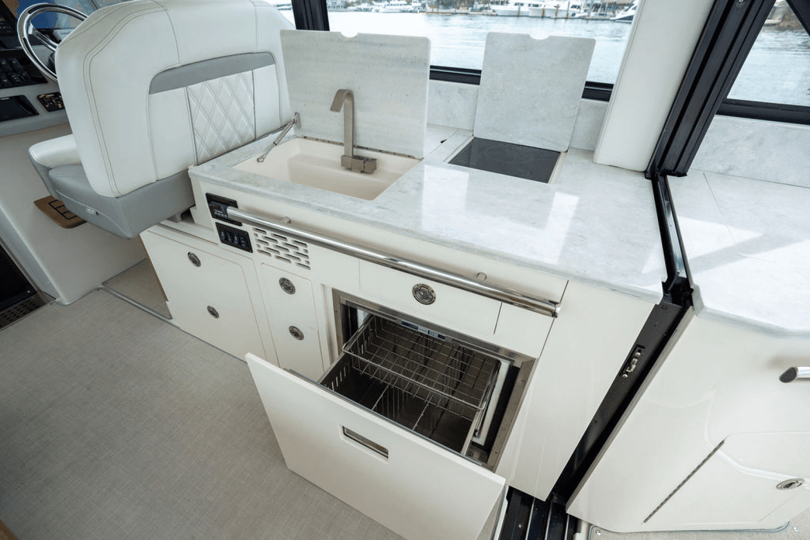 2021 Regal 36 OX - Photo 13