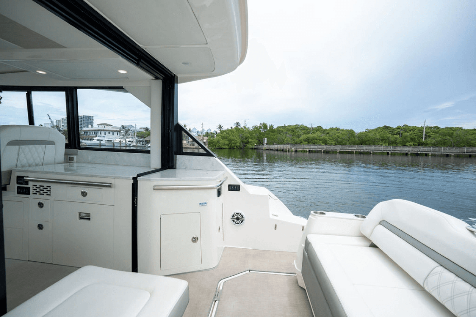 2021 Regal 36 OX - Photo 6