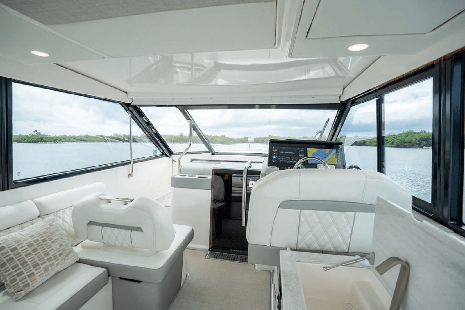 2021 Regal 36 OX - Photo 16