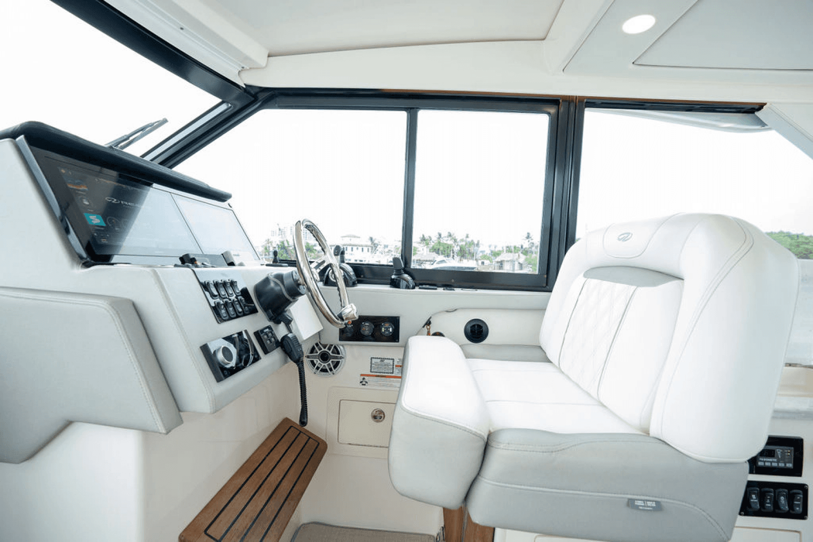 2021 Regal 36 OX - Photo 17